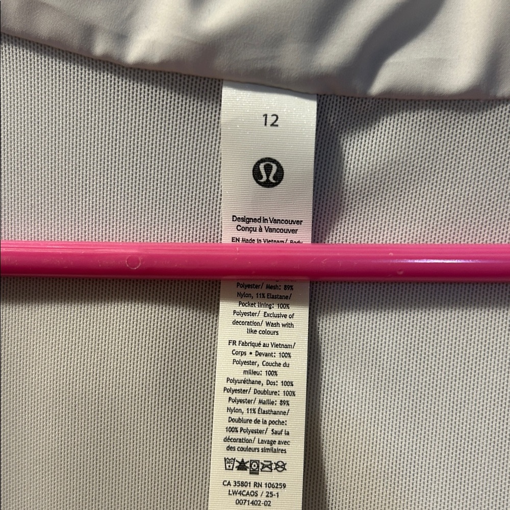 Lululemon Rain Rebel Jacket NWT size 12 - Picture 9 of 9